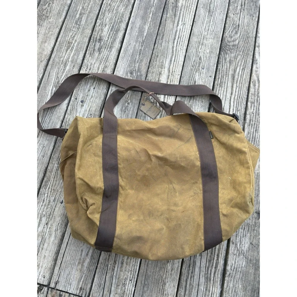 Filson Medium Sized Field Duffle Bag Dark Tan Brand New With Stains